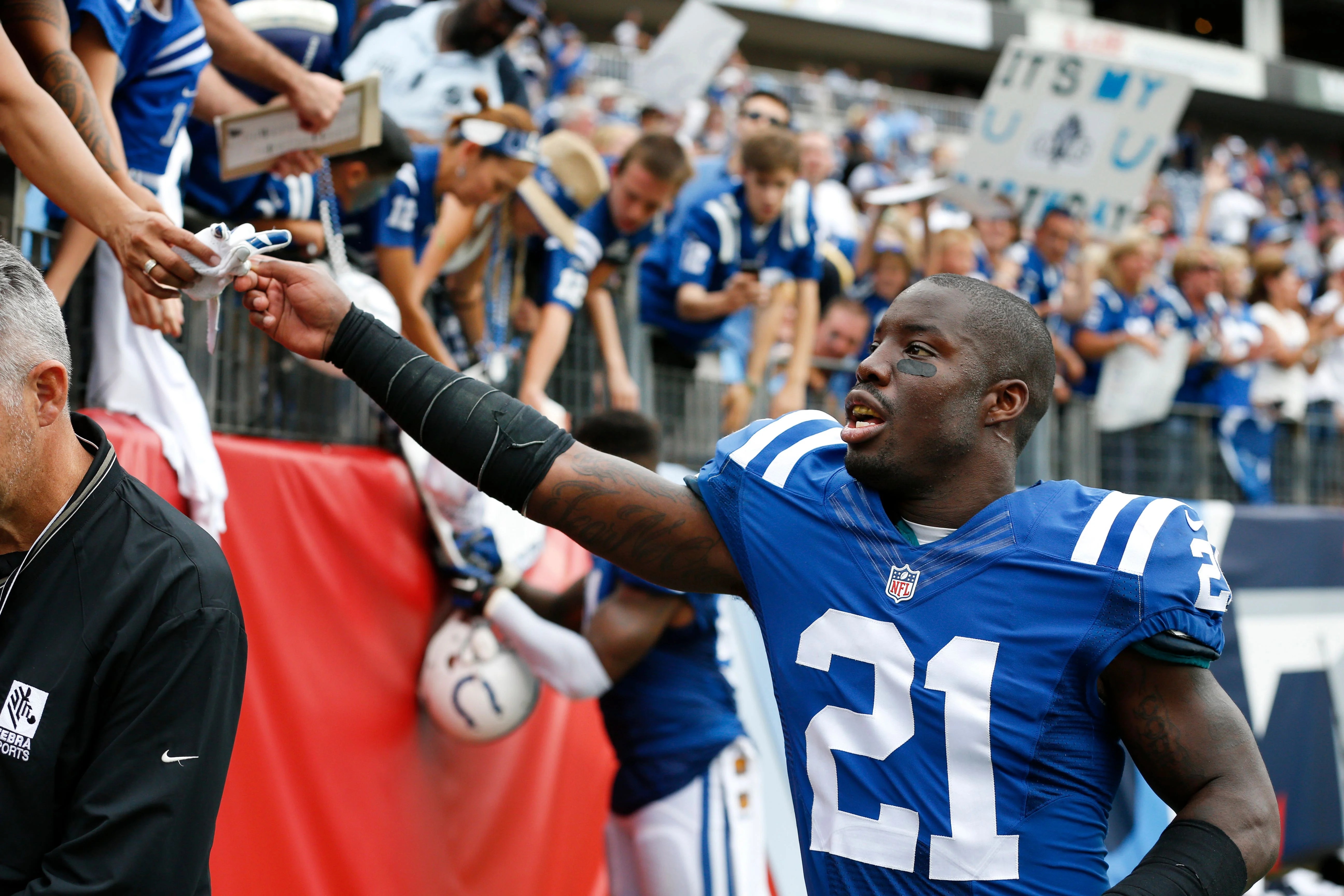 Former NFL cornerback Vontae Davis dies suddenly at age of 35 The