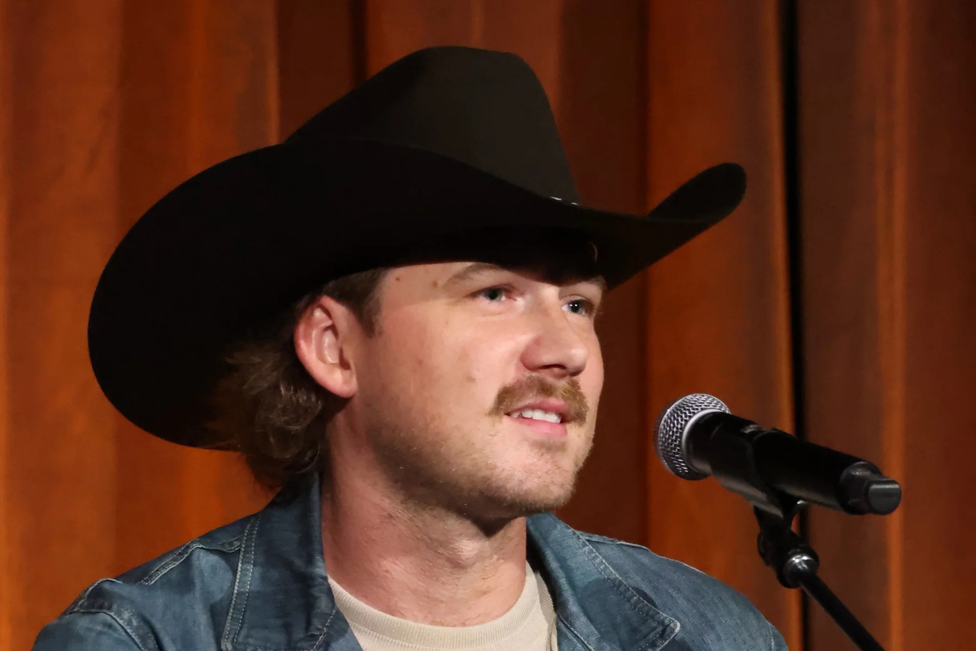 Wallen wins Entertainer of the Year at 2024 CMA Awards despite