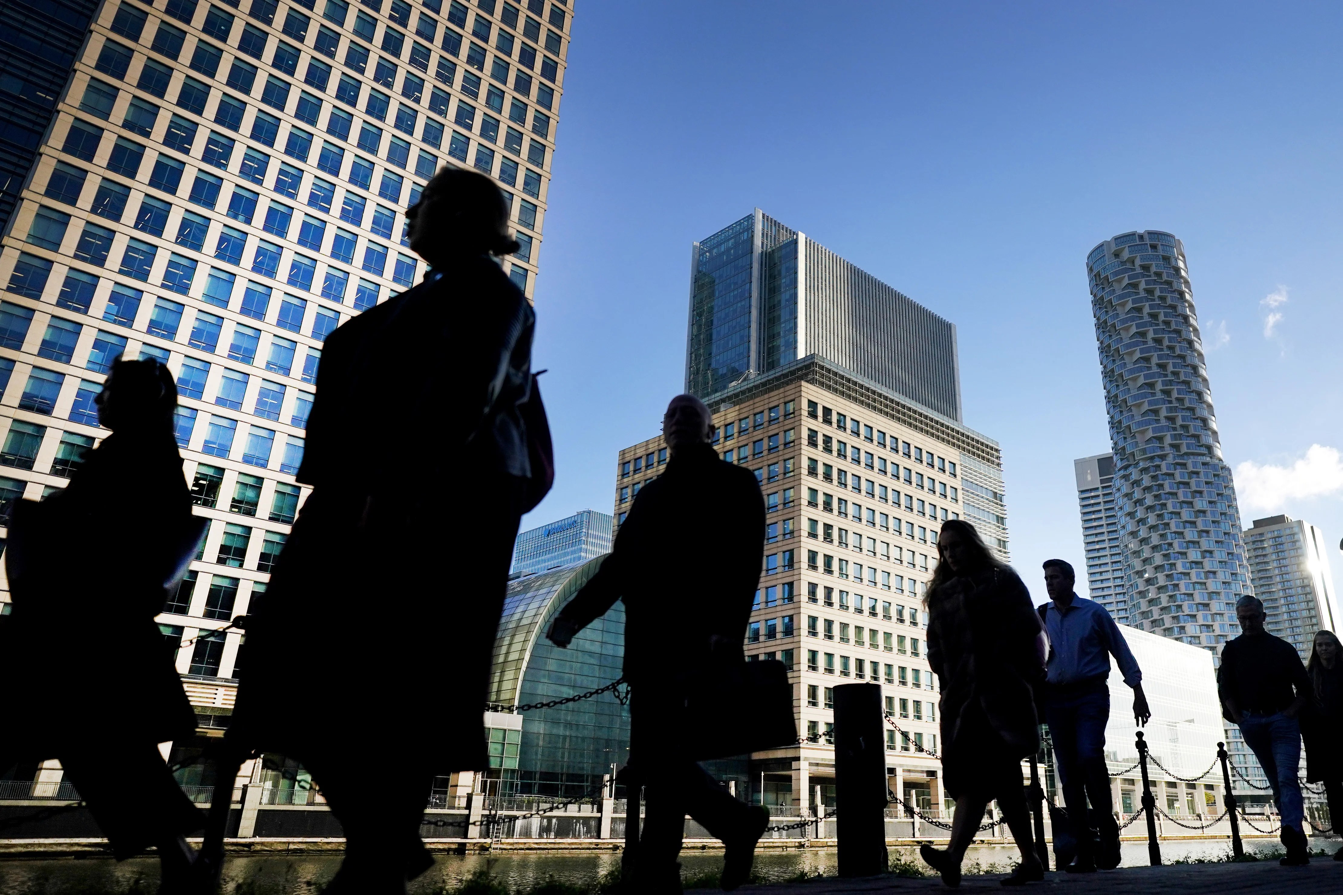 UK unemployment rate remains stagnant in latest figures
