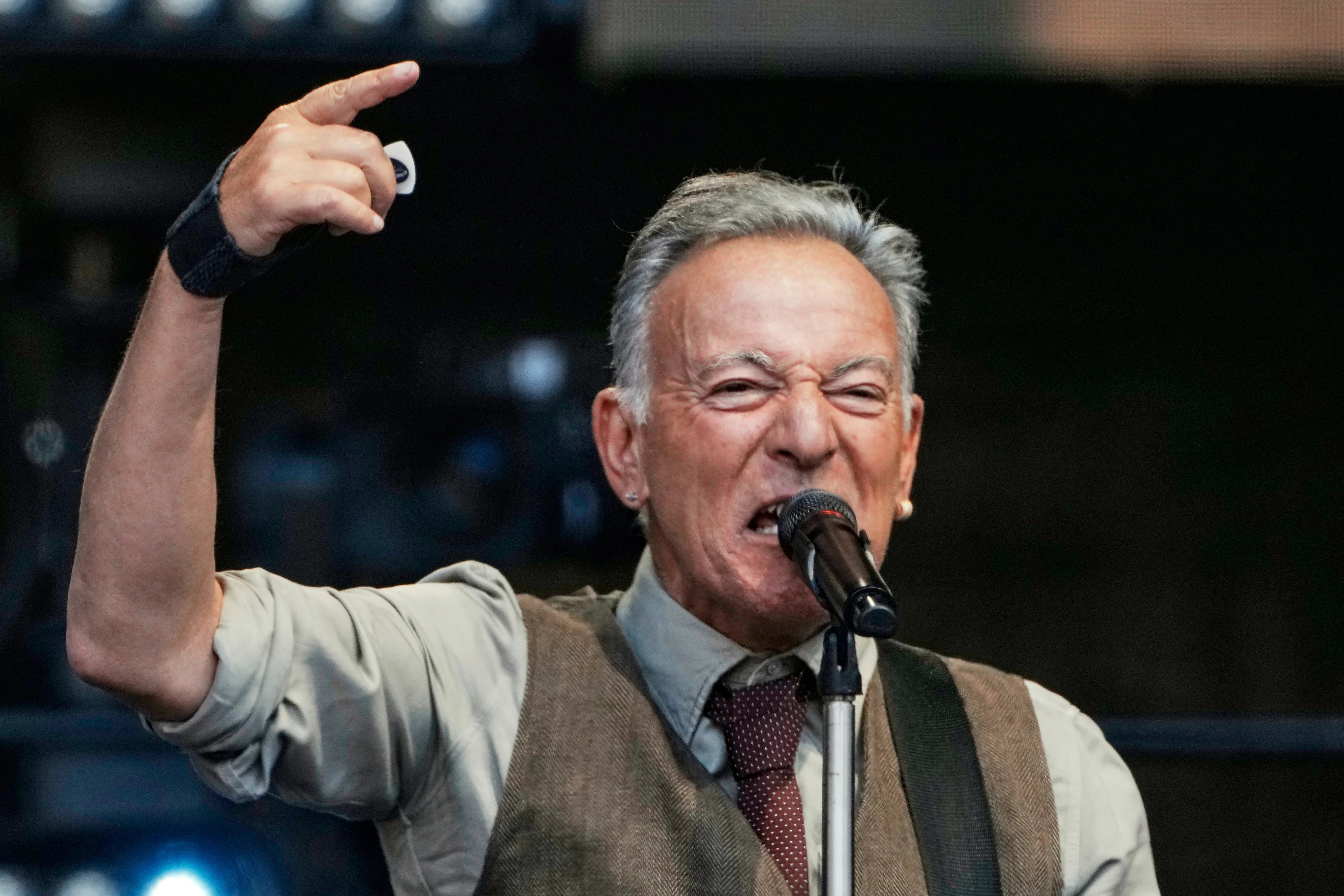Bruce Springsteen honors Renee Good and blasts ICE in renewed fury aimed at Trump
