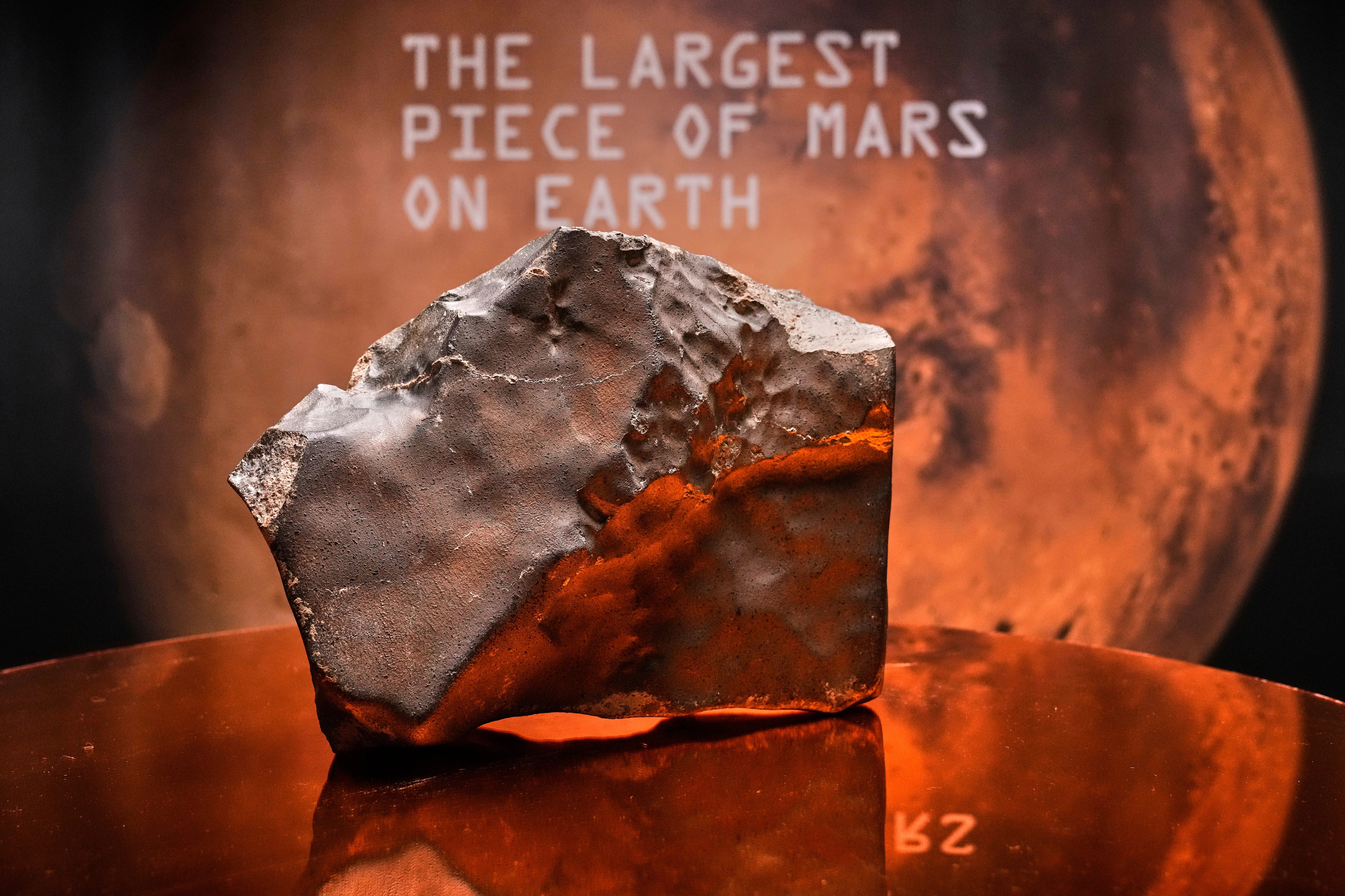 Martian Rock dieser Absturz landete in Sahara, die für 2 Millionen US -Dollar bei einer Auktion verkauft wurde