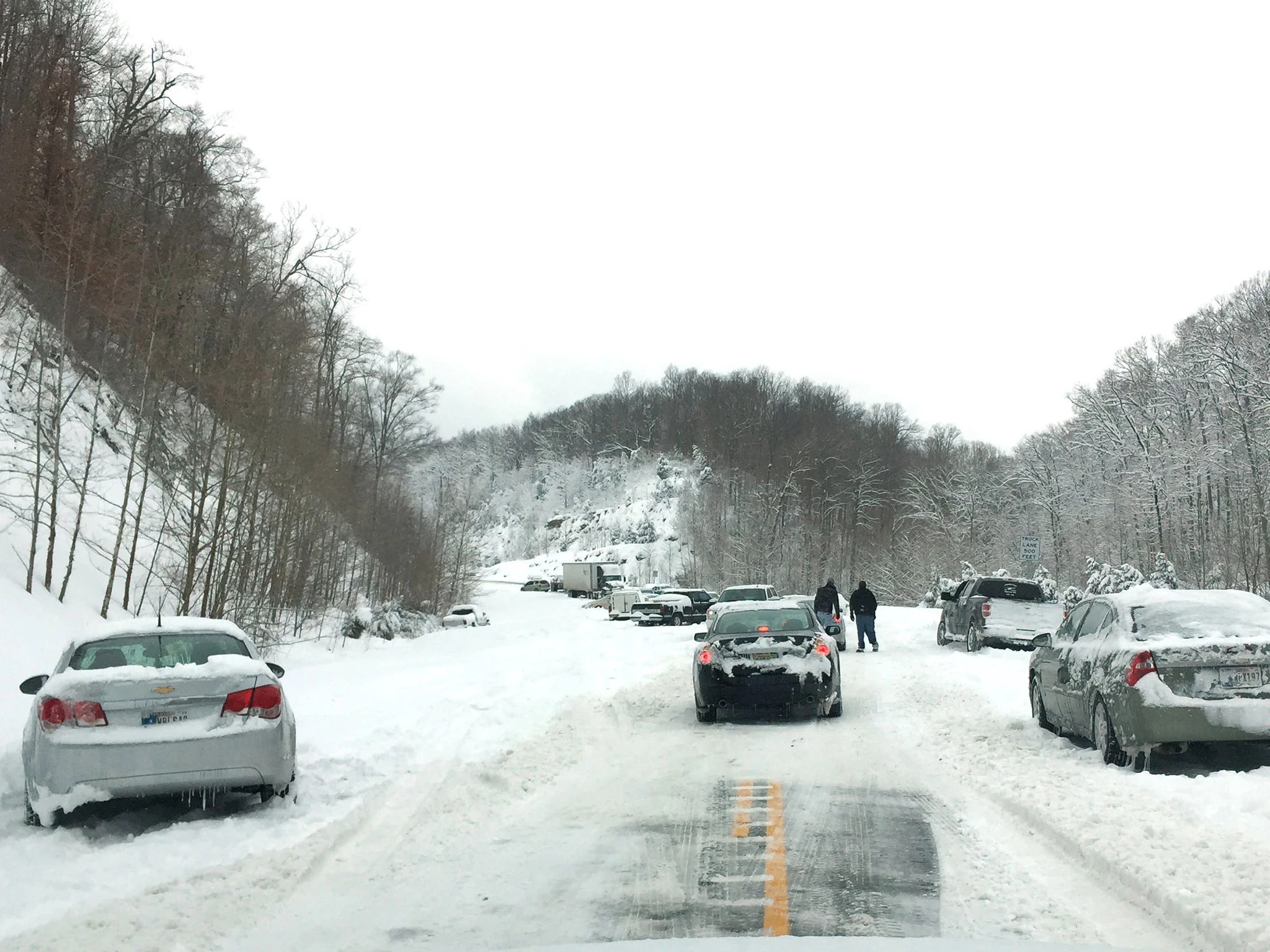Kentucky Thousands of motorists stranded overnight by freezing winter