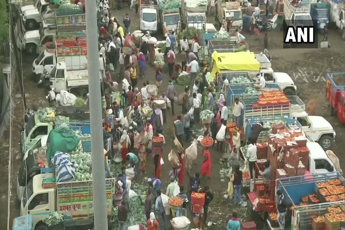 WATCH VIDEO As Nagpur Heads For Weeklong Lockdown, Large Crowd Seen