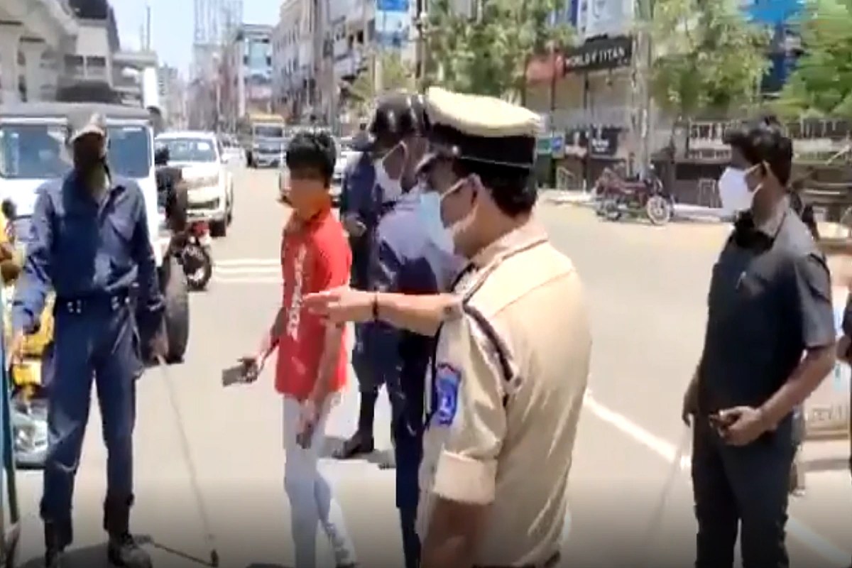 Zomato, Swiggy Delivery Boys Stopped by Hyderabad Police Over Lockdown