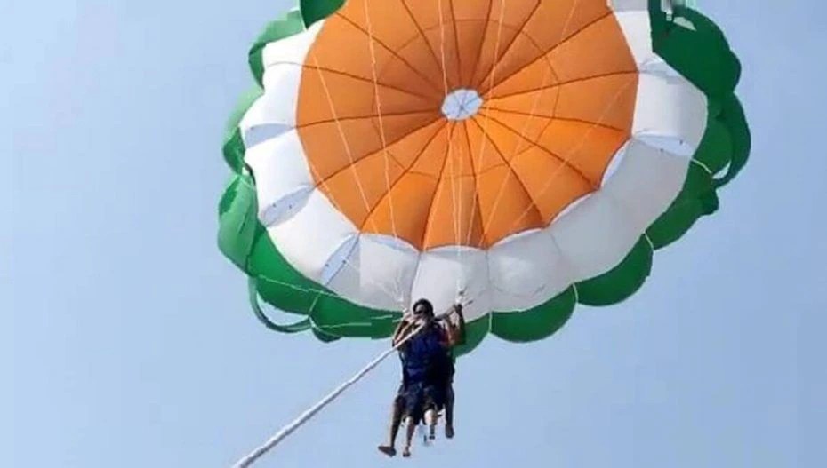 Gujarat Couple Falls Into Sea After Rope Snaps Midair During