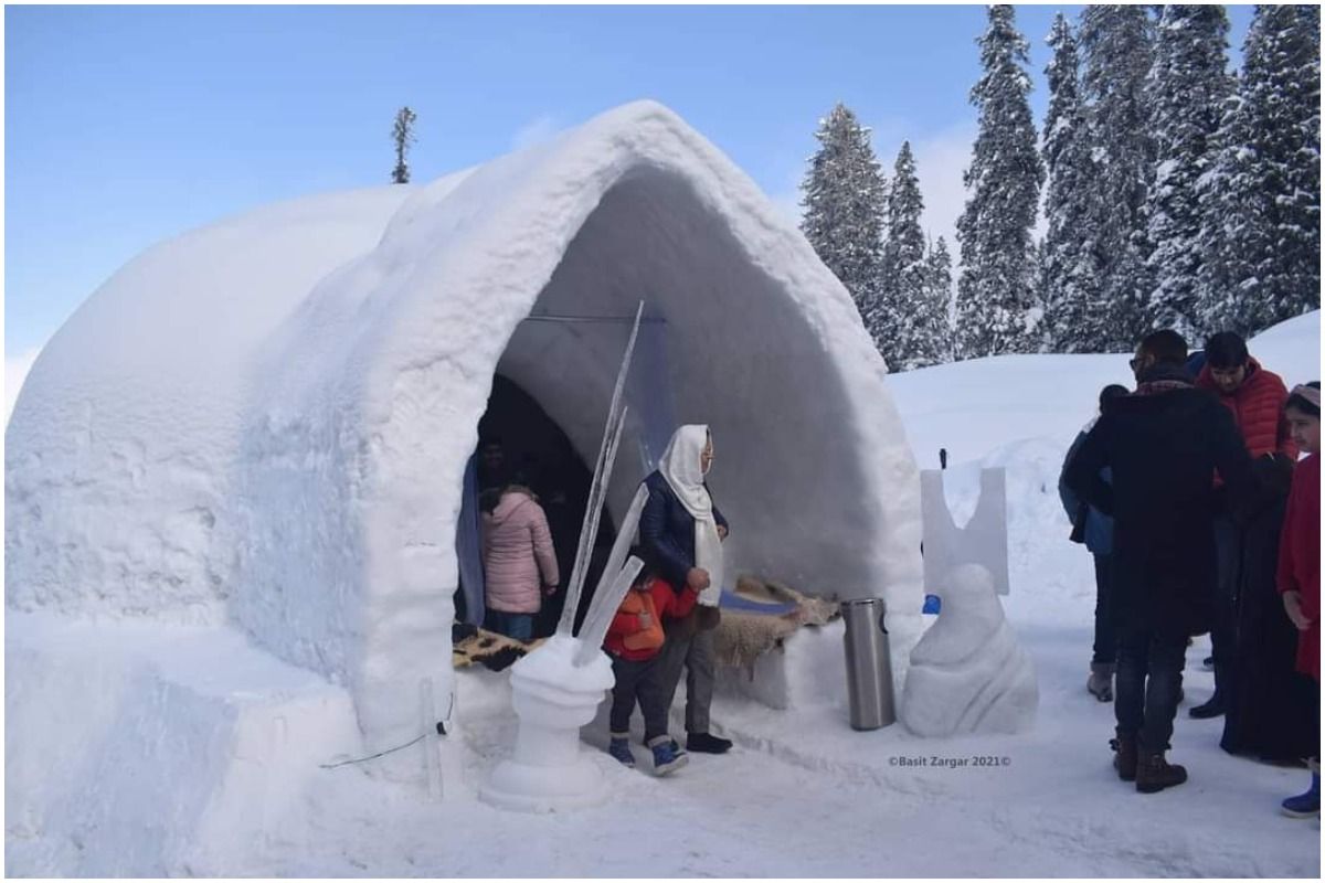 Igloo Cafe Opens in Gulmarg, Mesmerises Tourists With Its Dreamy Pics