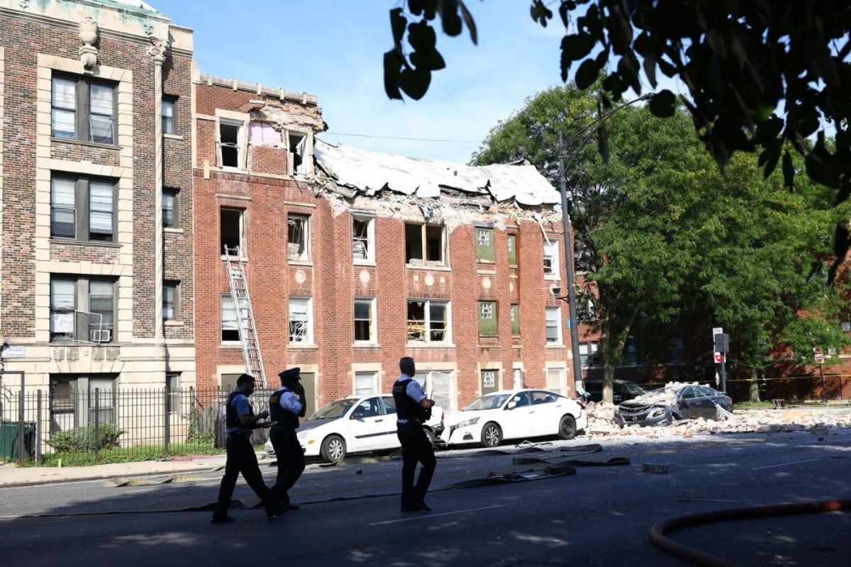 8 Injured In Chicago Apartment Building Explosion; Top Floor Collapses