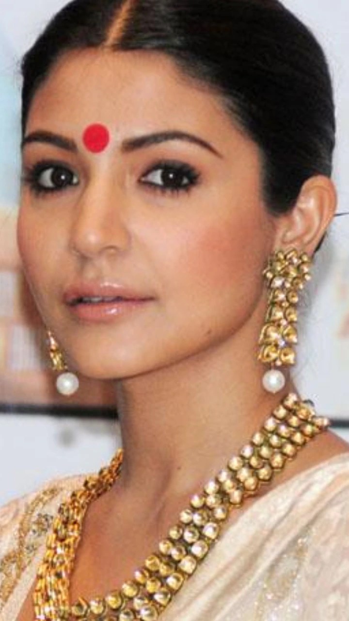 Top 10 Varieties of Bindi Types For Every Outfit