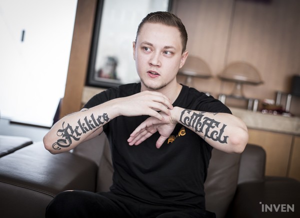 League of Legends [Unfiltered Interview] Rekkles Ranks ADC Players