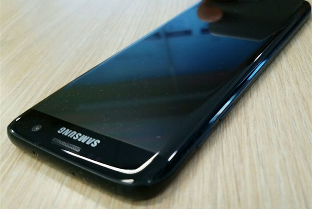 Le Galaxy S7 Noir de jais se montre en photos comme un petit air d