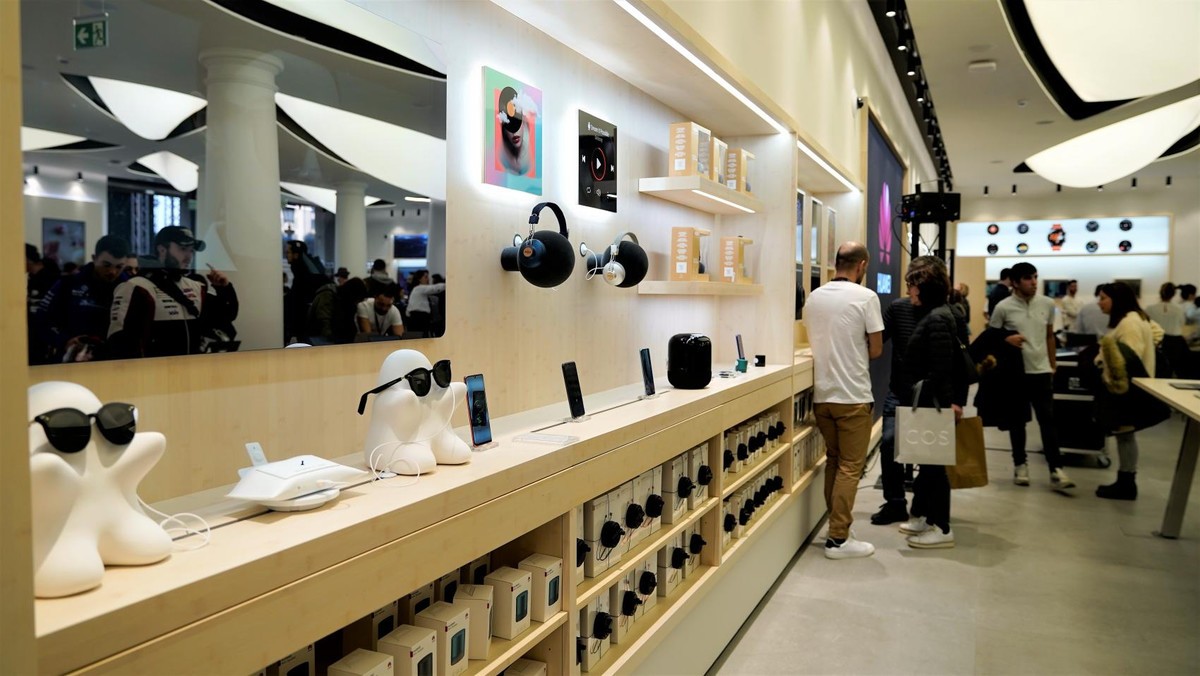 Il nuovo Huawei Store di Barcellona ci ricorda qualcosa