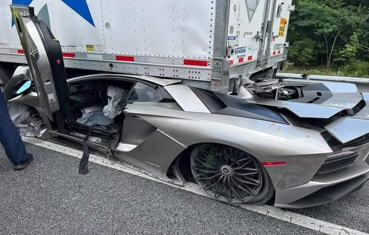 2018 Aventador Crashes Into Truck At Insane Speed Driver