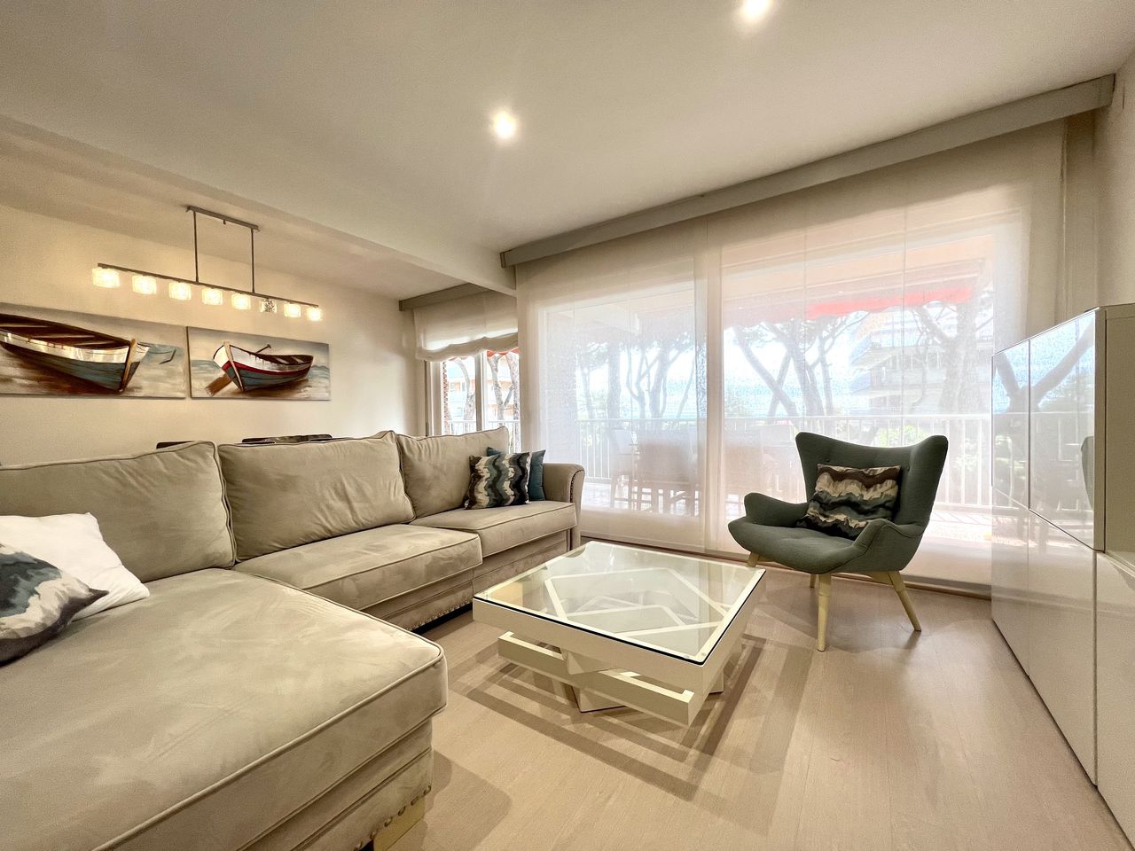 Rent spacious and bright apartment with sea views in Gava Mar, Costa Garraf