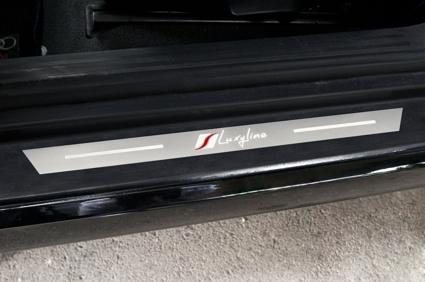 4 aluminium Luxyline door sills