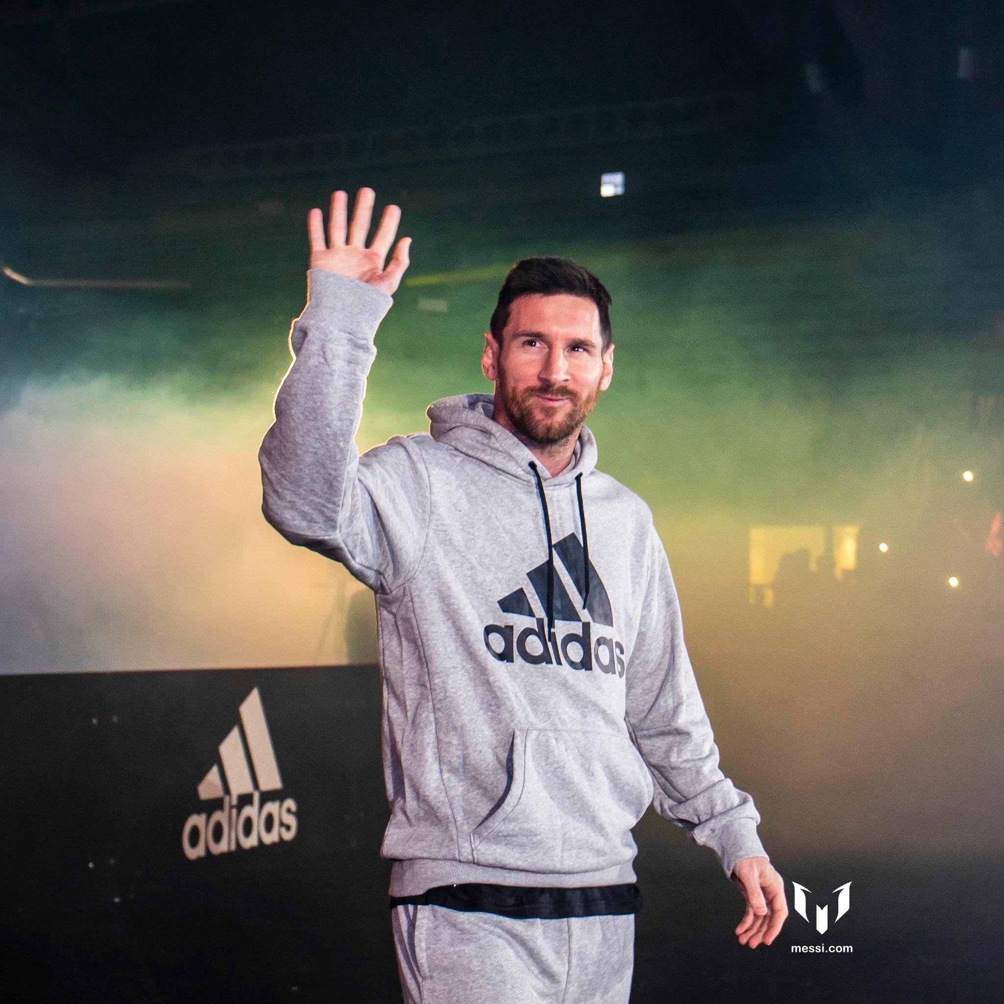LEO MESSI UNVEILS NEW BOOTS