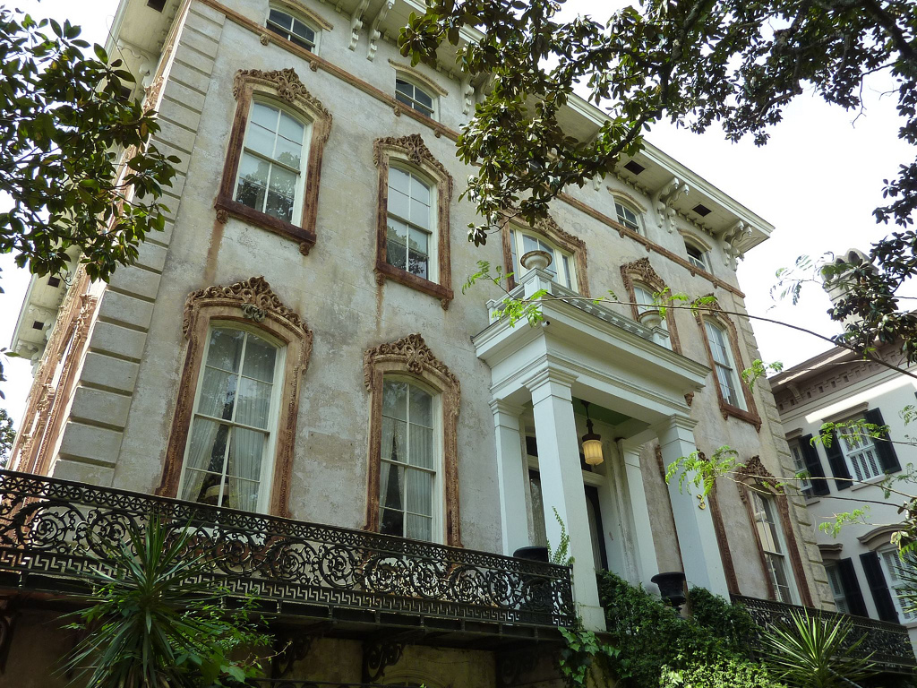 The Decaying Mansion of Antiques A Hidden Gem of the Deep South