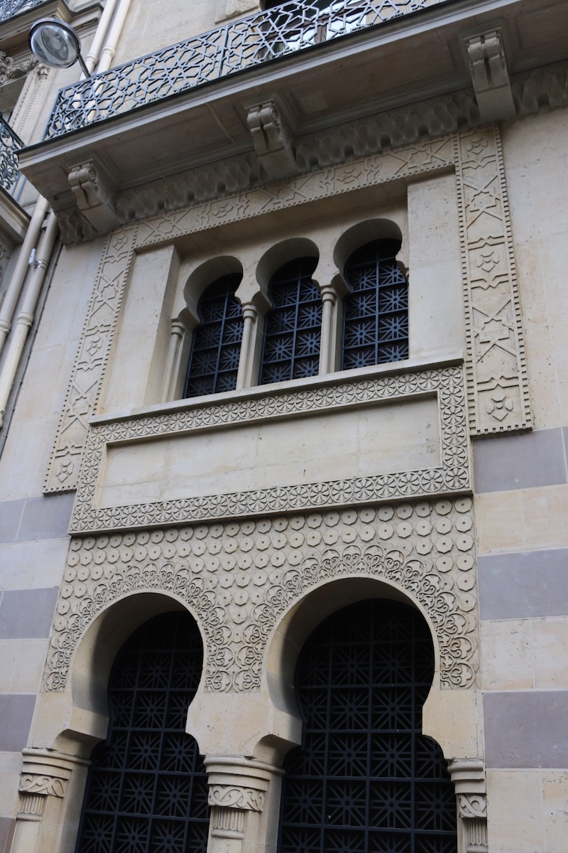 The Ghost Bath Houses of Paris