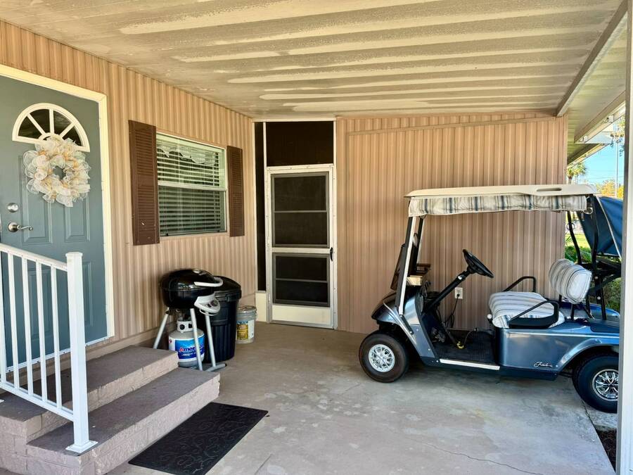 For Sale 110 Palm Dr, Lady Lake, FL 32159 Single Wide, 2 Bed, 2 Bath