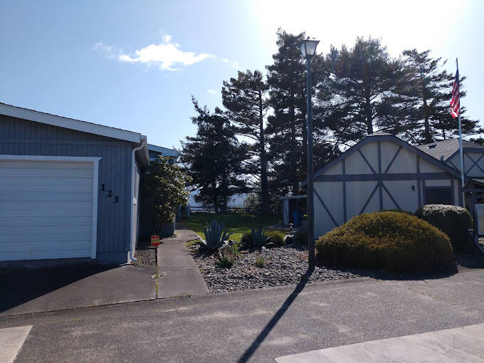 Royal Crest Mobile Estates 2283 Crest Dr, Fortuna, CA 95540