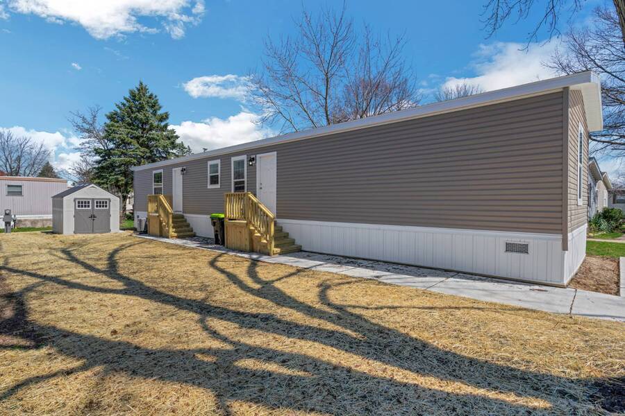 For Sale 27630 Versailles, Lot 548, Romulus, MI 48174 Single Wide