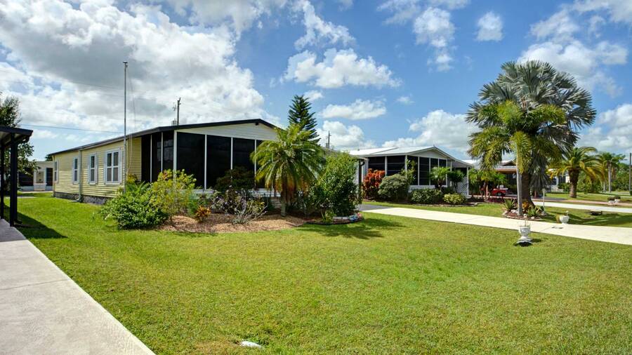 Vizcaya Lakes 10 Homes Available 3939 Hollis Ave., Port Charlotte