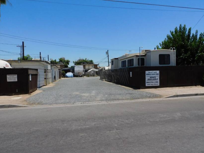 Valley Oaks Mobile Home Park 1628 1638 Inyo St., Delano, CA 93215