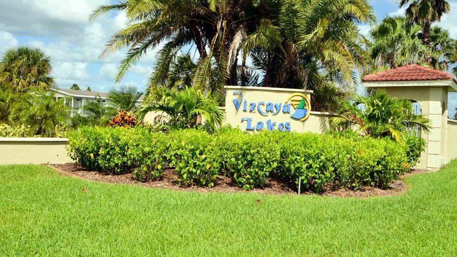 Vizcaya Lakes 10 Homes Available 3939 Hollis Ave., Port Charlotte