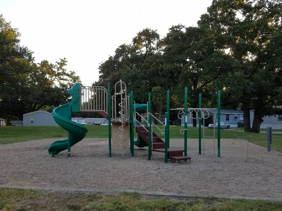 Oakwood Manufactured Home Community 920 Clearleaf Drive, Bryan, TX