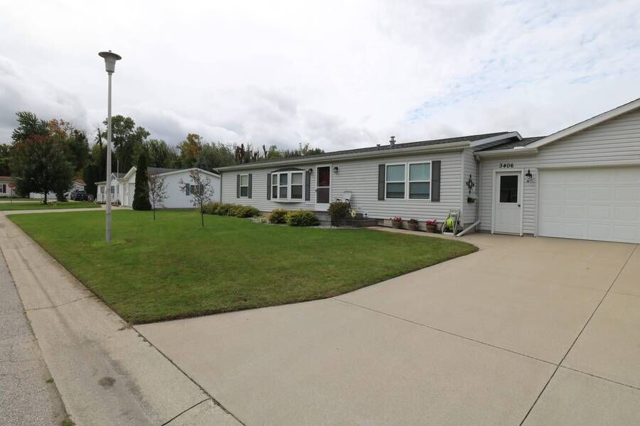 Westwood Village 3351 Nottingham Ln, Bay City, MI 48706