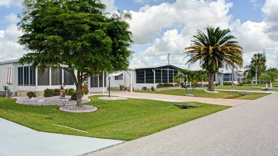 Vizcaya Lakes 10 Homes Available 3939 Hollis Ave., Port Charlotte