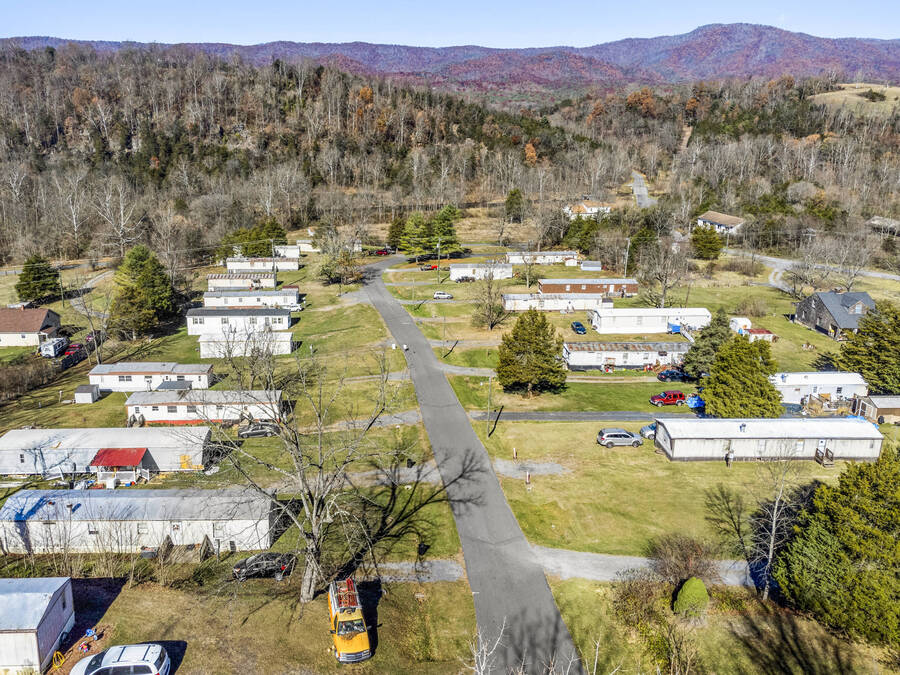 Fordwick MHP 71 Fordwick Ln, Craigsville, VA 24430