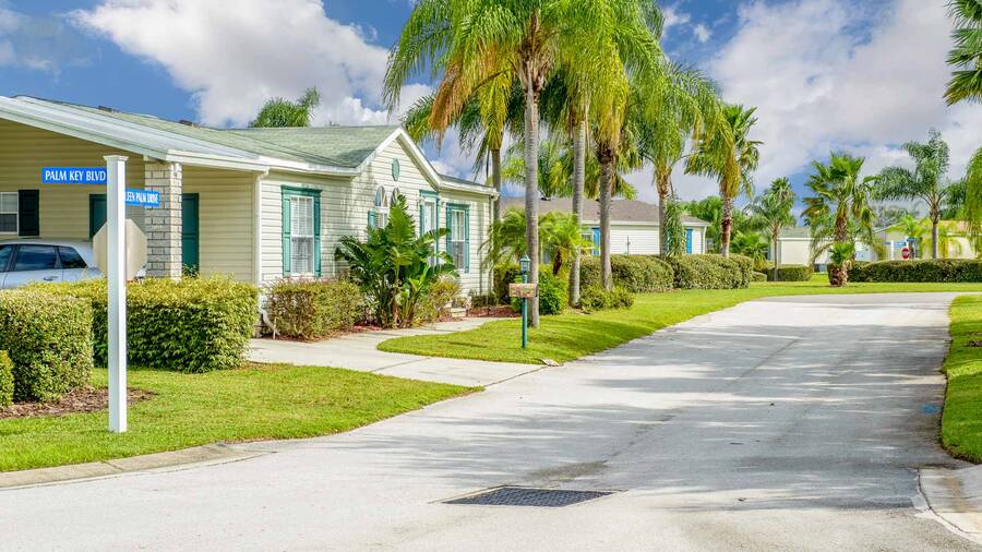 Palm Key Village 4 Homes Available 49473 Us27, Davenport, FL 33897