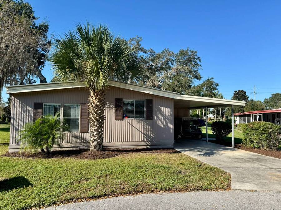 For Sale 110 Palm Dr, Lady Lake, FL 32159 Single Wide, 2 Bed, 2 Bath