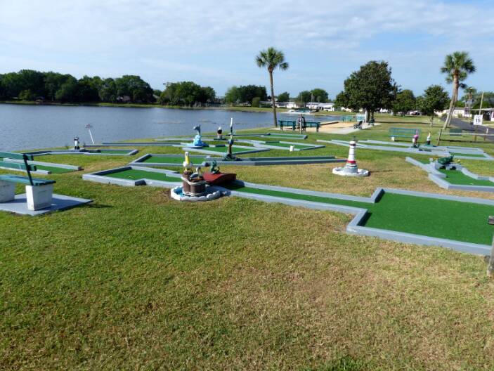 Oakwood Estates Mobile Home Park 4028 Rolling Oaks Drive, Winter