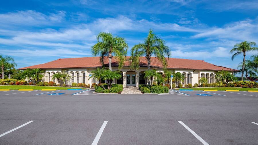 Vizcaya Lakes 10 Homes Available 3939 Hollis Ave., Port Charlotte