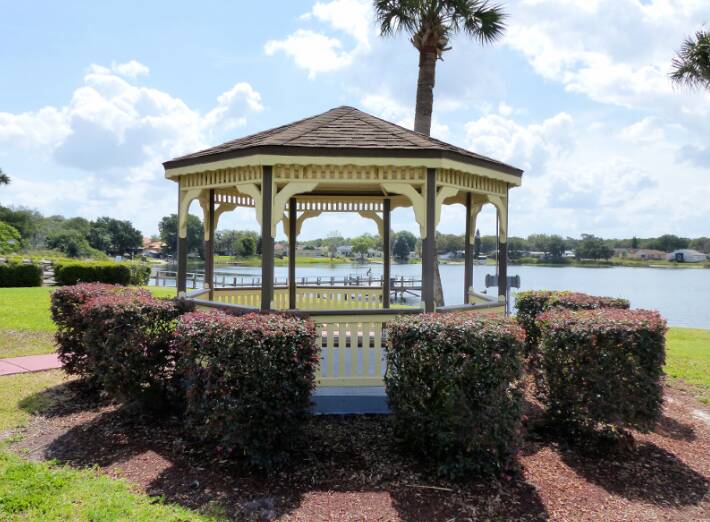 Oakwood Estates Mobile Home Park 4028 Rolling Oaks Drive, Winter