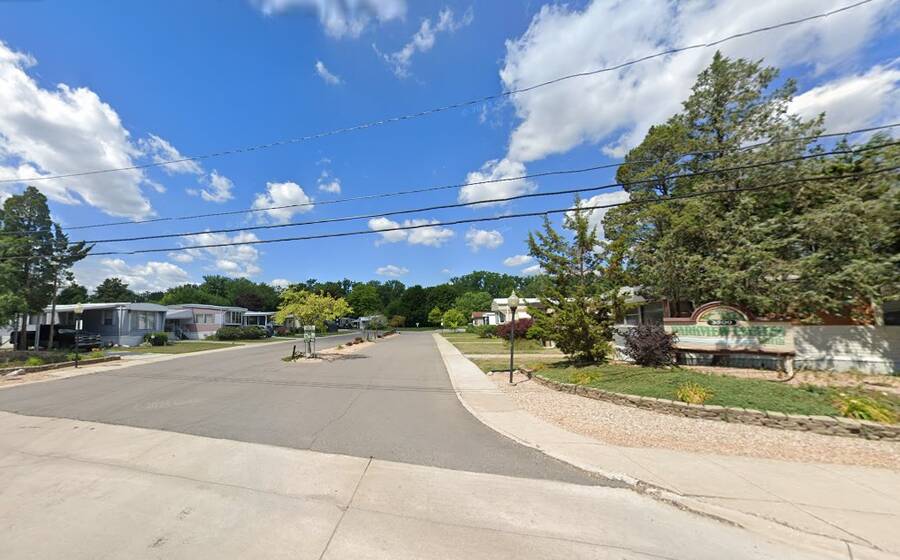 Parkview Estates North 3500 West Jefferson Avenue, Trenton, MI 48183