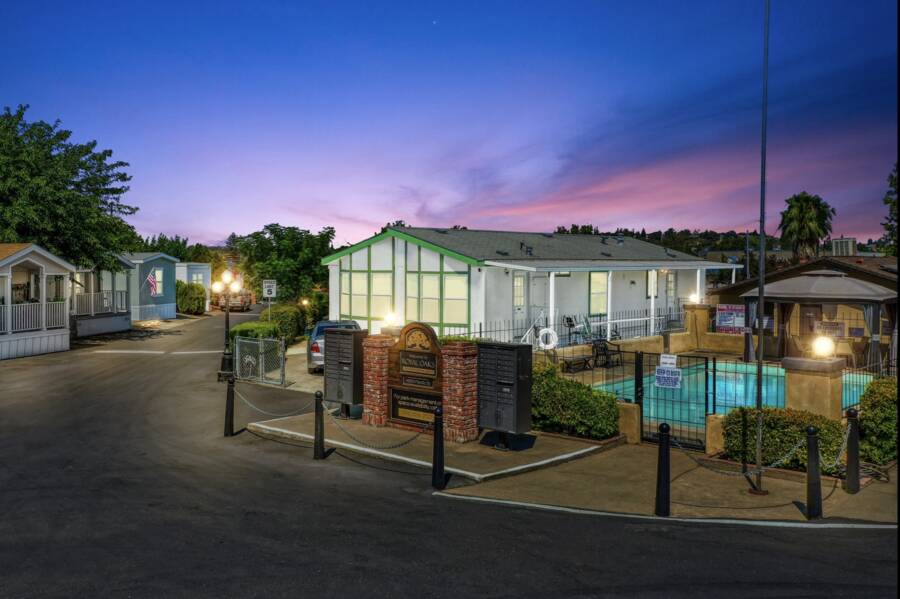 Royal Oaks Mobile Park 4695 Pacific Street, Rocklin, CA 95677