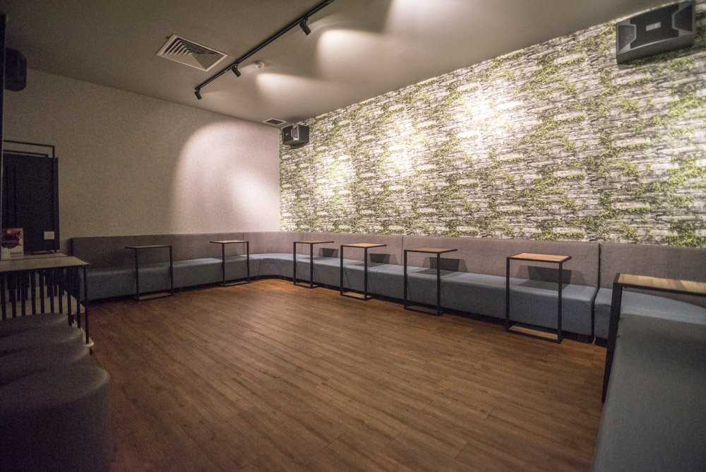 7th Heaven KTV & Café offers S88 Festive Bundle for 5 pax with free