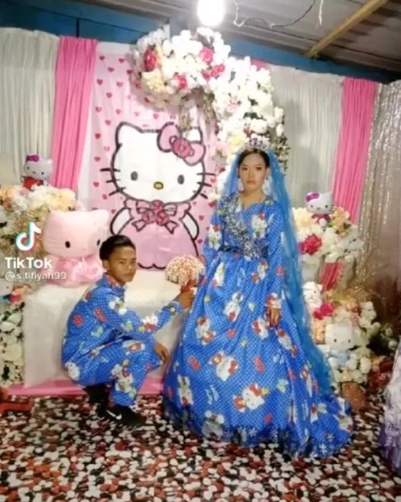 Gloomylooking Indonesian bride in Hello Kitty themed wedding goes
