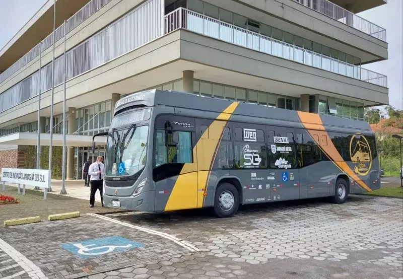 Conheça o ônibus elétrico que começa a circular em Jaraguá do Sul