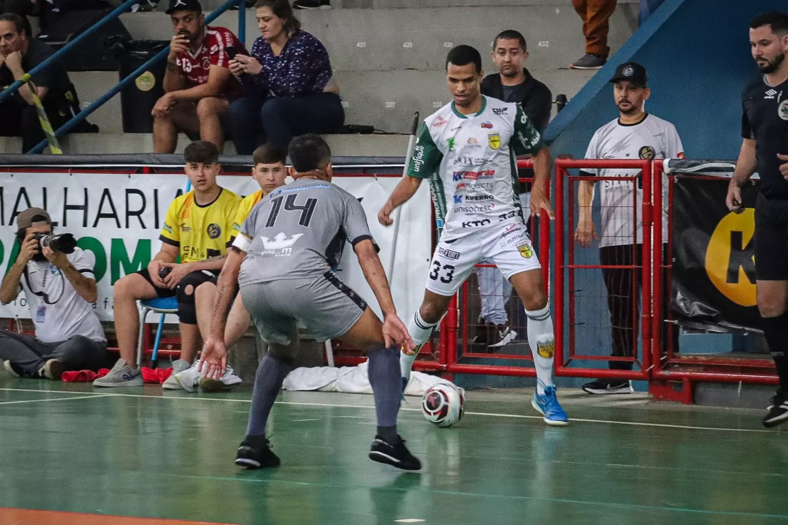 Jaraguá Futsal vence o Florianópolis e mantém invencibilidade na