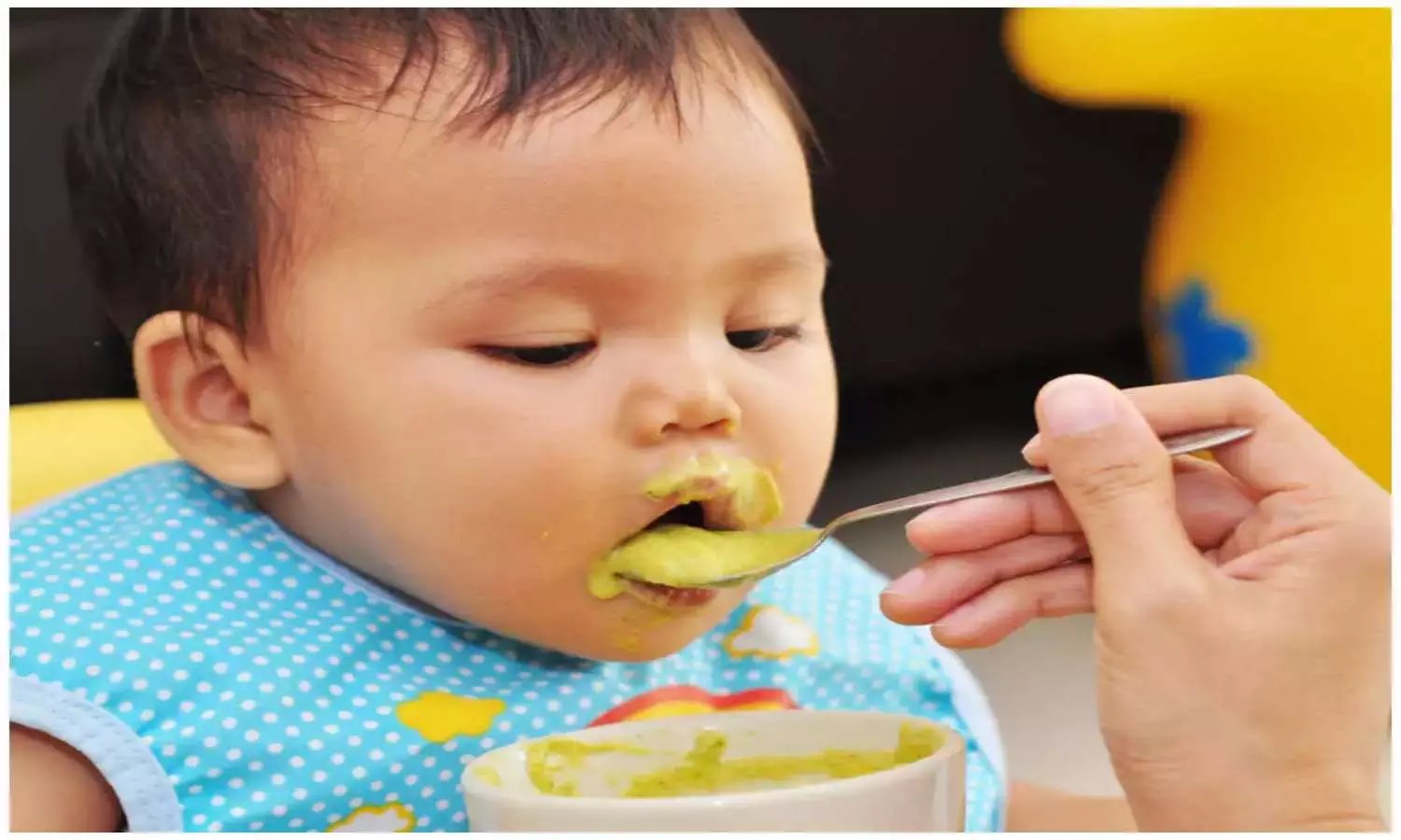 छः माह से छोटे बच्चों के लिए क्या खाना सबसे सही होता है Baby Food