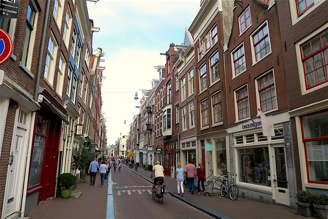 9 Straatjes Amsterdam Kaartik Gor De 9 Straatjes Shopping in the 9 Streets, Amsterdam Nila Tanzil