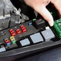 Changing a Fuse | DMV.ORG