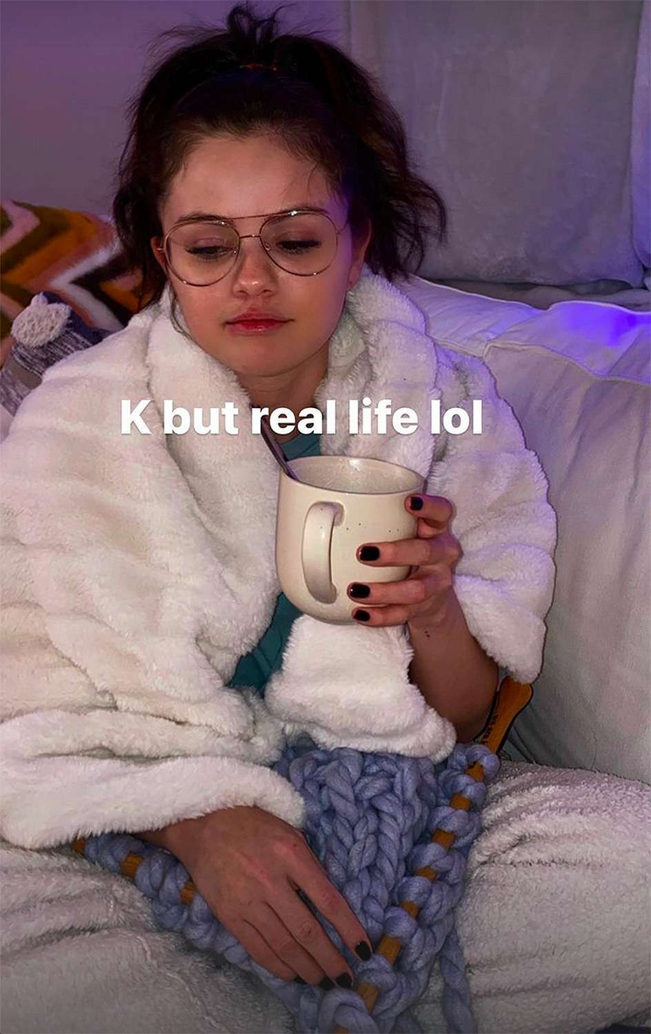 Even though she's one of the smiliest pop stars around, selena can be sultry too! Selena Gomez Posts Makeup Free Instagram Photo People Com