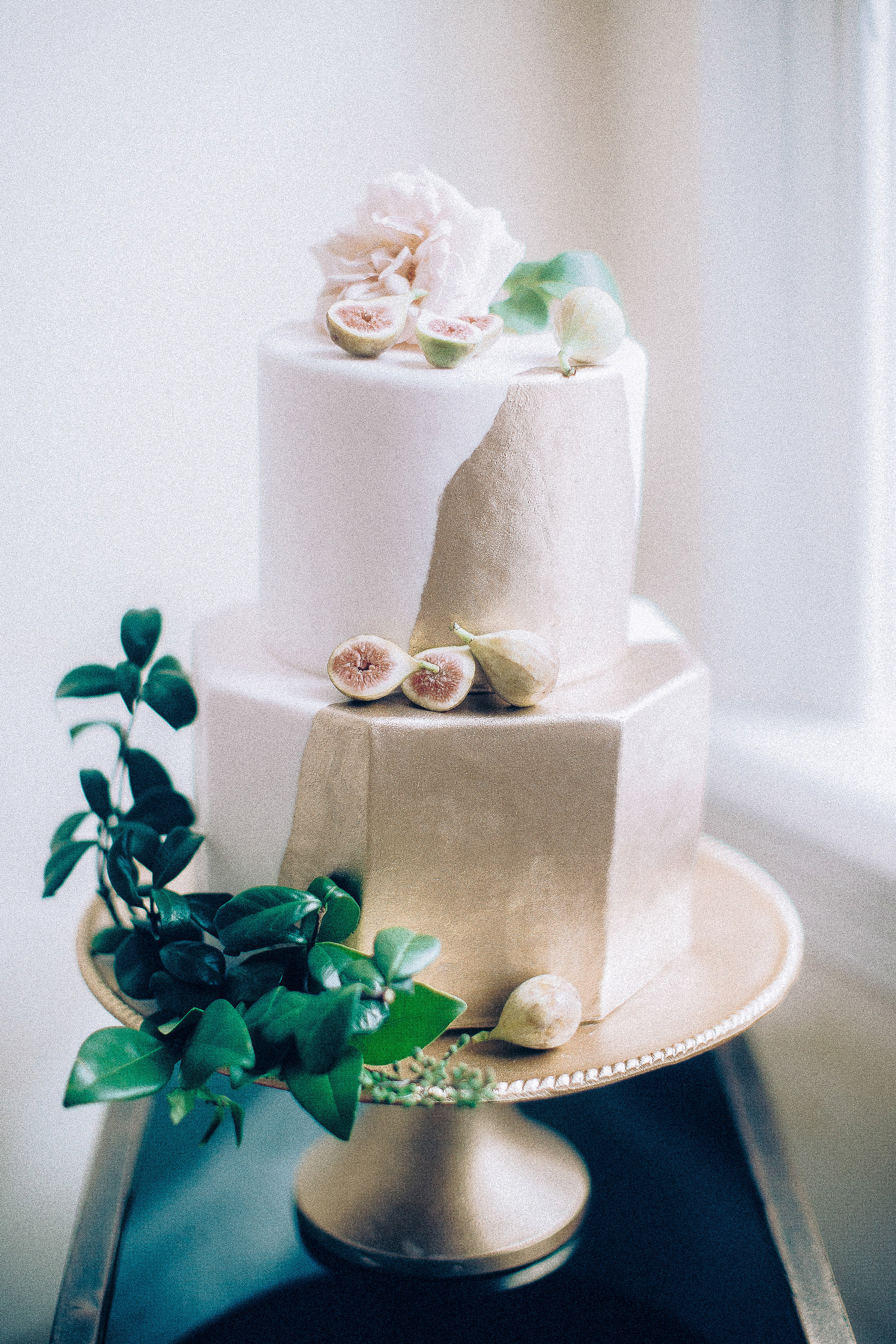 20 Unique Wedding Cake Shapes Contemporary Couples Should Consider