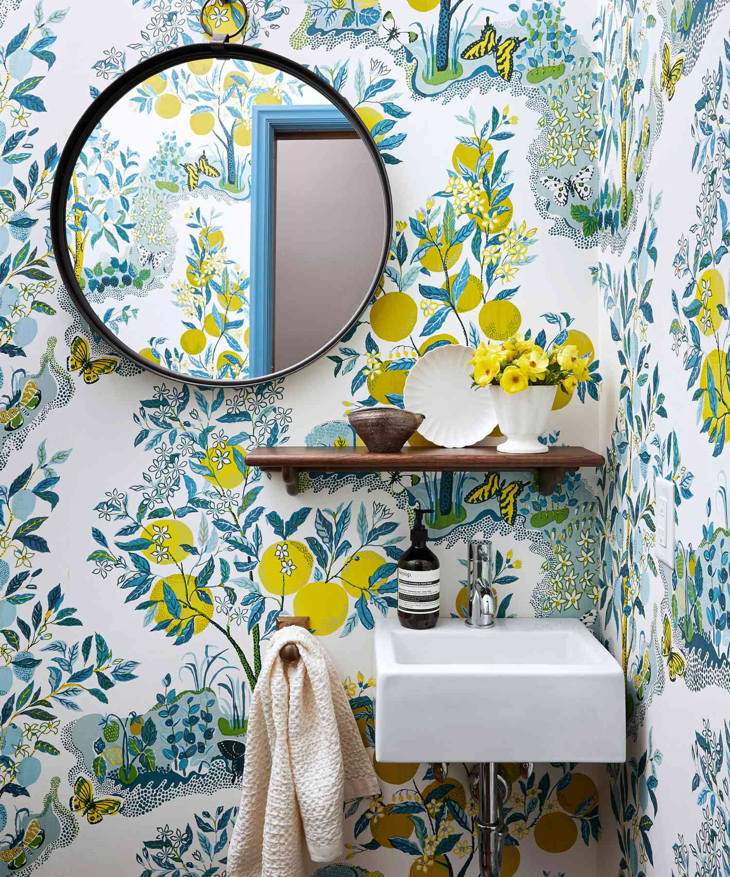 Details 75+ schumacher wallpaper powder room super hot