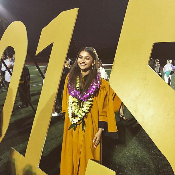 Zendaya Yearbook / Teen Retakes School Photo For Better Lighting
