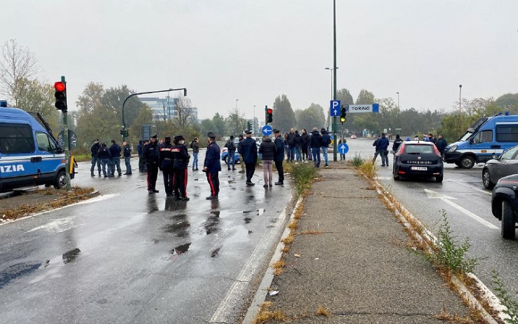 Rave Nel Torinese, Oltre 6 Mila Persone. Fdi All'attacco Di Lamorgese: «Ministro Più Techno Che Tecnico» - Open 462_x_738_jpg